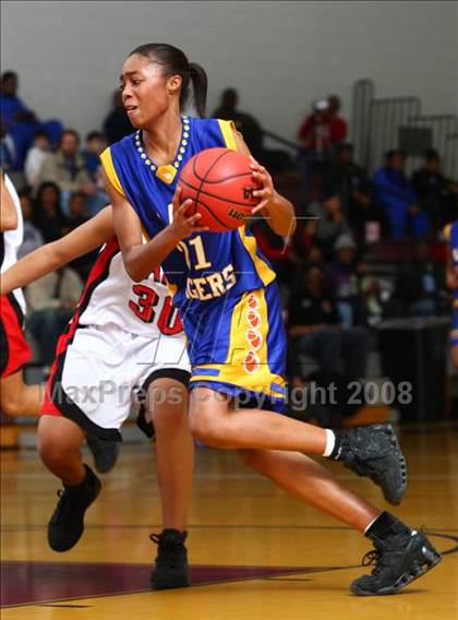Thumbnail 1 in Smith vs. Salem  (Lady Greyhound Classic) photogallery.