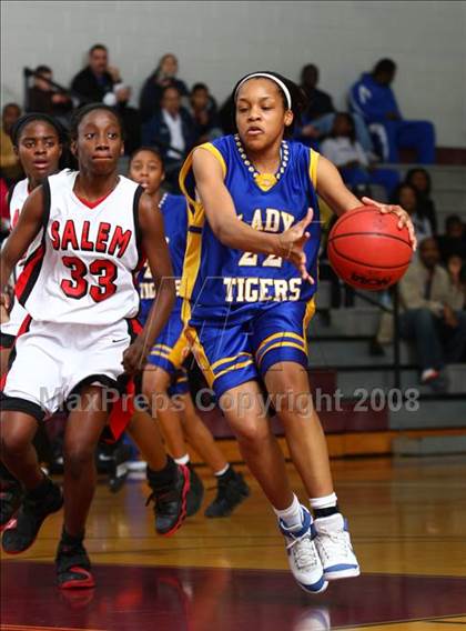 Thumbnail 1 in Smith vs. Salem  (Lady Greyhound Classic) photogallery.