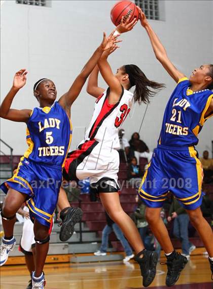 Thumbnail 1 in Smith vs. Salem  (Lady Greyhound Classic) photogallery.