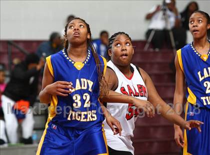 Thumbnail 1 in Smith vs. Salem  (Lady Greyhound Classic) photogallery.