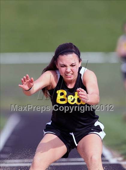 Thumbnail 3 in Iowa City Sherwood Relays (Long Jump/High Jump) photogallery.