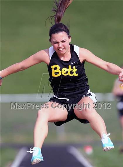 Thumbnail 2 in Iowa City Sherwood Relays (Long Jump/High Jump) photogallery.