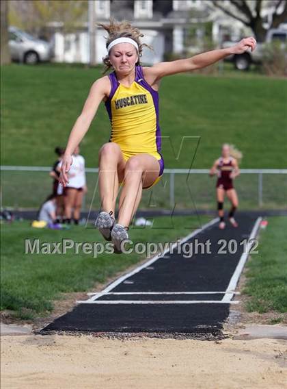 Thumbnail 3 in Iowa City Sherwood Relays (Long Jump/High Jump) photogallery.