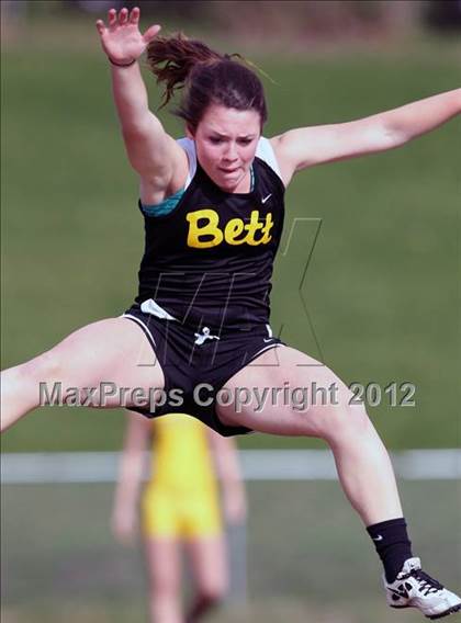 Thumbnail 3 in Iowa City Sherwood Relays (Long Jump/High Jump) photogallery.