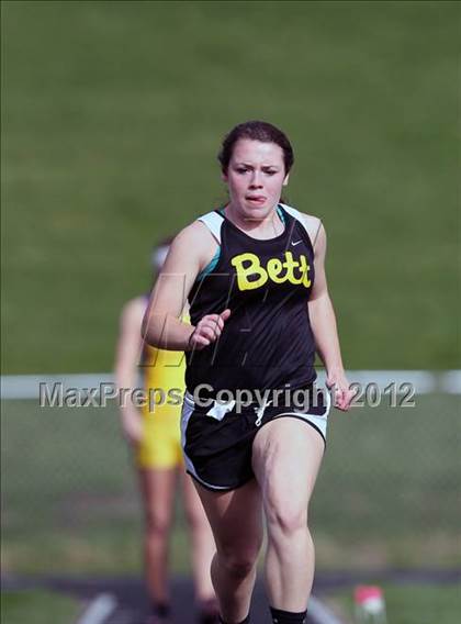 Thumbnail 1 in Iowa City Sherwood Relays (Long Jump/High Jump) photogallery.