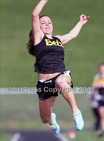 Thumbnail 2 in Iowa City Sherwood Relays (Long Jump/High Jump) photogallery.