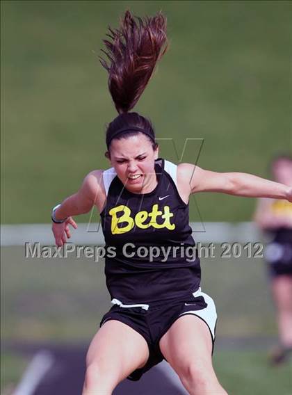 Thumbnail 3 in Iowa City Sherwood Relays (Long Jump/High Jump) photogallery.