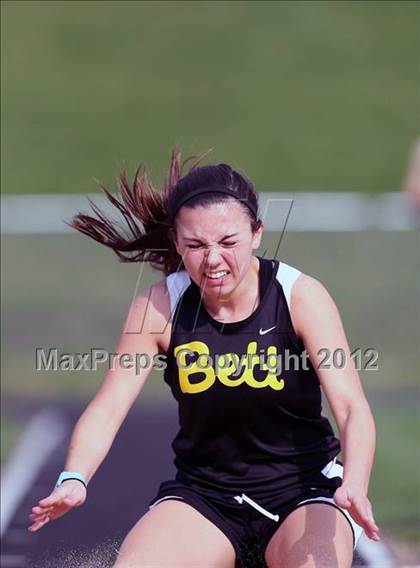 Thumbnail 2 in Iowa City Sherwood Relays (Long Jump/High Jump) photogallery.