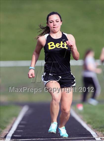 Thumbnail 1 in Iowa City Sherwood Relays (Long Jump/High Jump) photogallery.