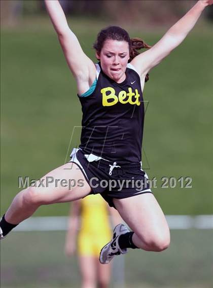 Thumbnail 2 in Iowa City Sherwood Relays (Long Jump/High Jump) photogallery.