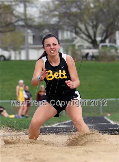 Thumbnail 3 in Iowa City Sherwood Relays (Long Jump/High Jump) photogallery.