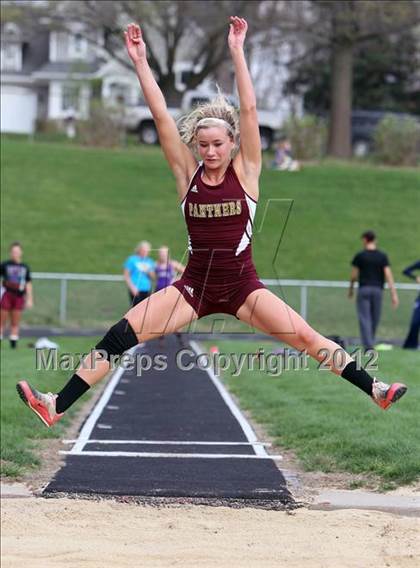 Thumbnail 1 in Iowa City Sherwood Relays (Long Jump/High Jump) photogallery.