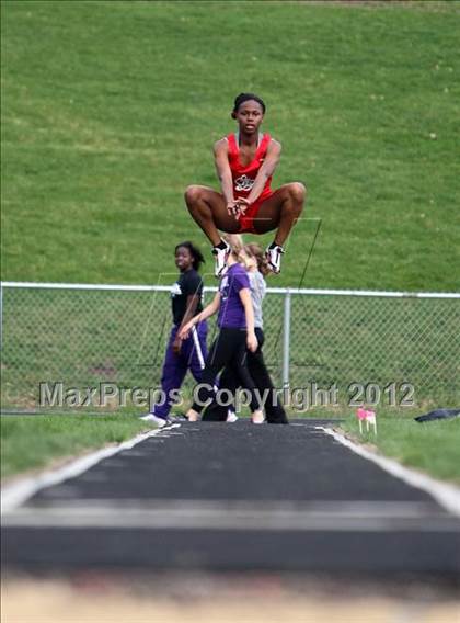 Thumbnail 1 in Iowa City Sherwood Relays (Long Jump/High Jump) photogallery.