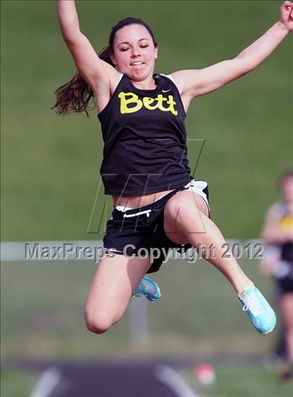 Thumbnail 3 in Iowa City Sherwood Relays (Long Jump/High Jump) photogallery.