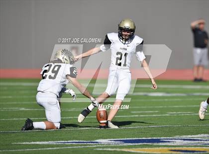 Thumbnail 3 in Foster vs Burbank (Class 5A Div I Bidistrict) photogallery.