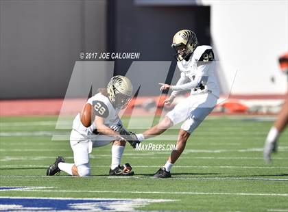 Thumbnail 1 in Foster vs Burbank (Class 5A Div I Bidistrict) photogallery.