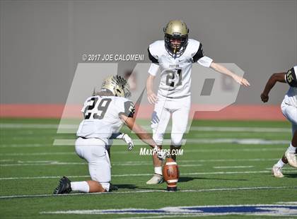 Thumbnail 3 in Foster vs Burbank (Class 5A Div I Bidistrict) photogallery.