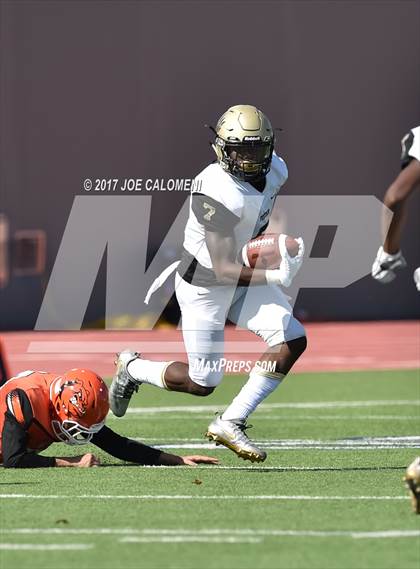 Thumbnail 2 in Foster vs Burbank (Class 5A Div I Bidistrict) photogallery.