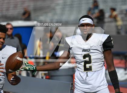 Thumbnail 2 in Foster vs Burbank (Class 5A Div I Bidistrict) photogallery.