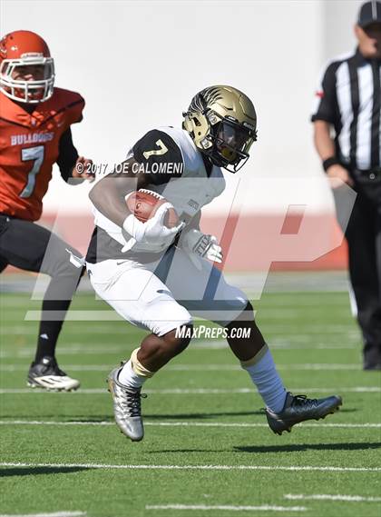 Thumbnail 1 in Foster vs Burbank (Class 5A Div I Bidistrict) photogallery.