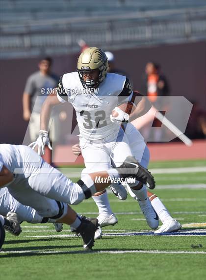 Thumbnail 3 in Foster vs Burbank (Class 5A Div I Bidistrict) photogallery.