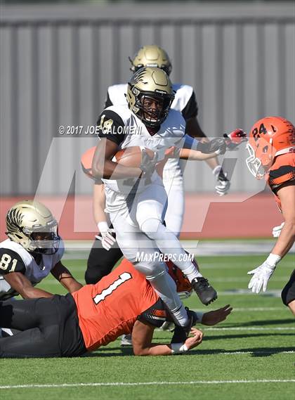 Thumbnail 3 in Foster vs Burbank (Class 5A Div I Bidistrict) photogallery.