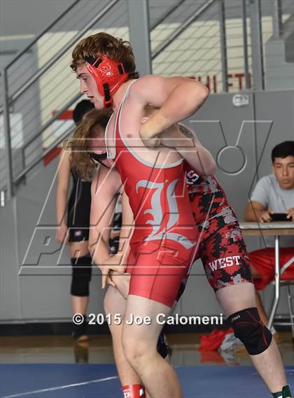 Thumbnail 3 in San Antonio Lee Invitational photogallery.