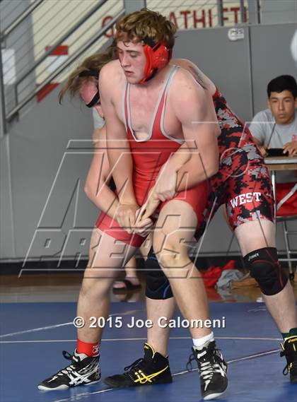 Thumbnail 2 in San Antonio Lee Invitational photogallery.
