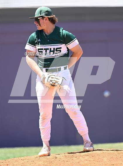 Thumbnail 3 in Thibodaux vs. South Terrebonne (LHSAA Division I Non-Select Bi-District) photogallery.