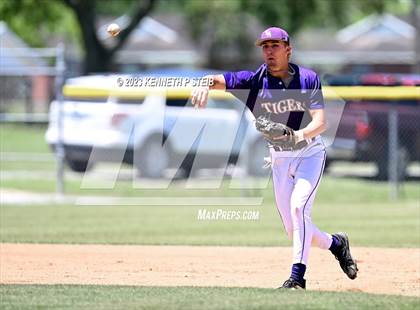 Thumbnail 1 in Thibodaux vs. South Terrebonne (LHSAA Division I Non-Select Bi-District) photogallery.