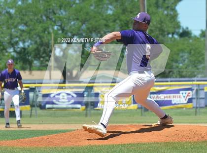 Thumbnail 2 in Thibodaux vs. South Terrebonne (LHSAA Division I Non-Select Bi-District) photogallery.