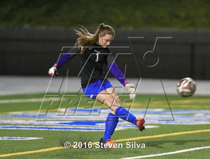 Thumbnail 3 in Rancho Bernardo vs. Torrey Pines (CIF SDS Open Division Final) photogallery.