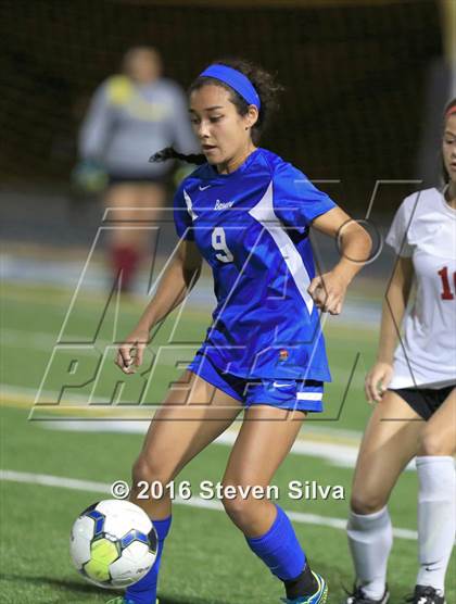 Thumbnail 3 in Rancho Bernardo vs. Torrey Pines (CIF SDS Open Division Final) photogallery.