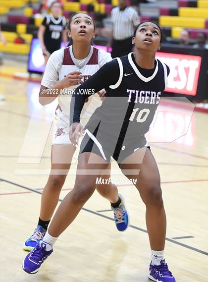 Thumbnail 1 in Millennium vs. Salpointe Catholic (Hoophall West) photogallery.