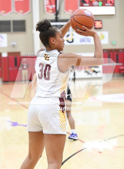 Thumbnail 1 in Millennium vs. Salpointe Catholic (Hoophall West) photogallery.