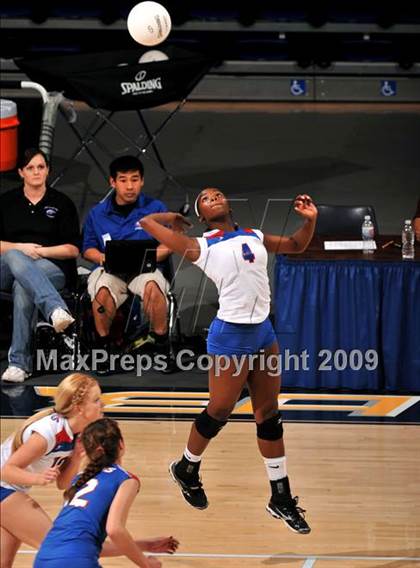 Thumbnail 3 in Christian Brothers vs. La Jolla Country Day (CIF State D4 Final) photogallery.