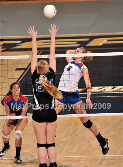 Thumbnail 2 in Christian Brothers vs. La Jolla Country Day (CIF State D4 Final) photogallery.