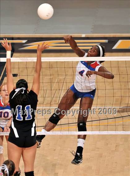 Thumbnail 3 in Christian Brothers vs. La Jolla Country Day (CIF State D4 Final) photogallery.