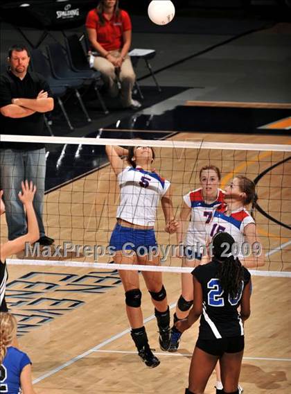 Thumbnail 1 in Christian Brothers vs. La Jolla Country Day (CIF State D4 Final) photogallery.
