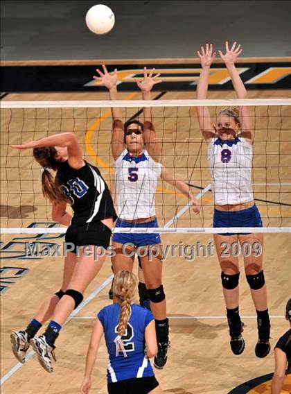 Thumbnail 1 in Christian Brothers vs. La Jolla Country Day (CIF State D4 Final) photogallery.