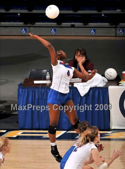 Thumbnail 2 in Christian Brothers vs. La Jolla Country Day (CIF State D4 Final) photogallery.