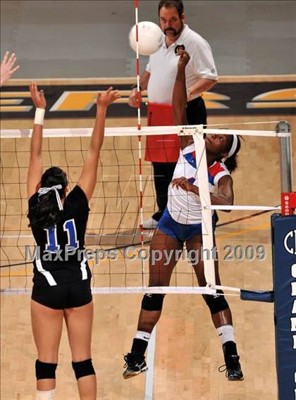 Thumbnail 1 in Christian Brothers vs. La Jolla Country Day (CIF State D4 Final) photogallery.