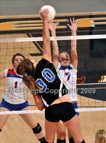 Thumbnail 2 in Christian Brothers vs. La Jolla Country Day (CIF State D4 Final) photogallery.