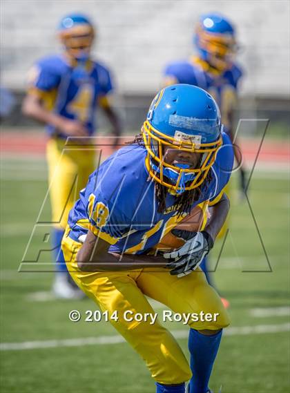 Thumbnail 2 in Maret vs Bell photogallery.