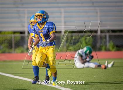 Thumbnail 2 in Maret vs Bell photogallery.