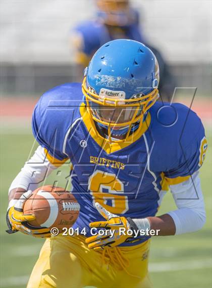Thumbnail 1 in Maret vs Bell photogallery.