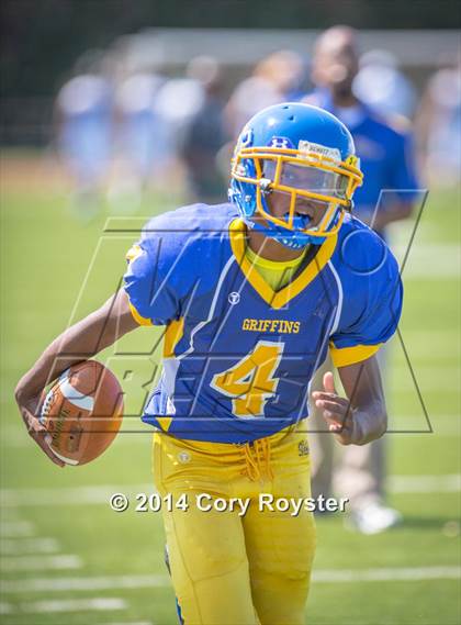 Thumbnail 2 in Maret vs Bell photogallery.