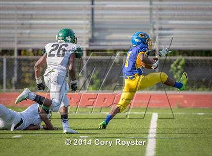 Thumbnail 3 in Maret vs Bell photogallery.
