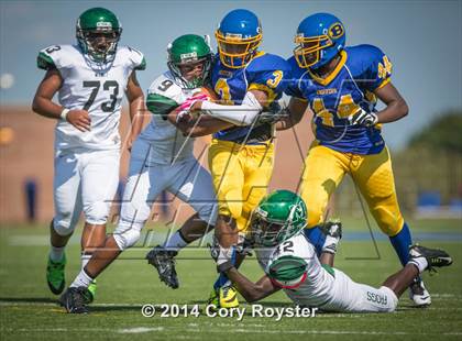 Thumbnail 3 in Maret vs Bell photogallery.