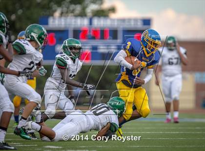 Thumbnail 3 in Maret vs Bell photogallery.